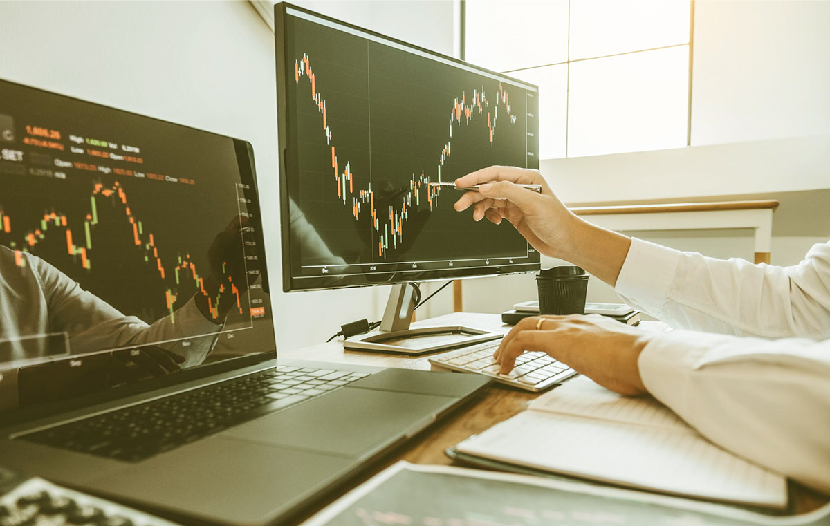 Como Usar Dados de Benchmark para Aprimorar Decisões Financeiras